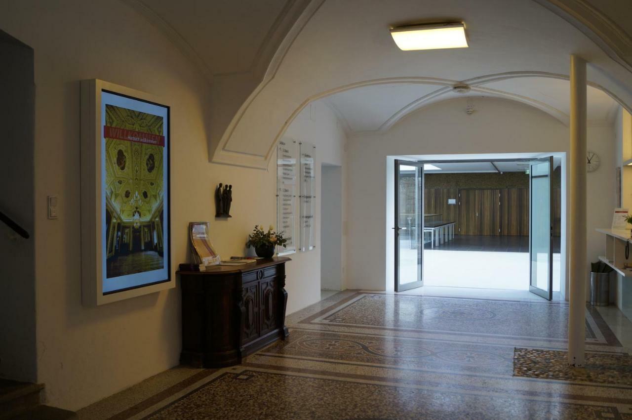 Schloss Puchberg Wels Bagian luar foto