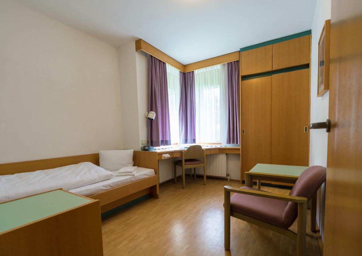 Schloss Puchberg Wels Bagian luar foto